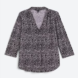 41 HAWTHORN Gabriella V-Neck Stretch Knit Top